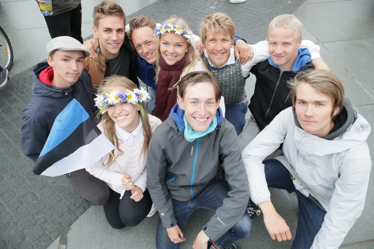 Omaalgatusliku tantsupeo korraldajad. I rida Greete Nippolainen, Kaur Lukki-Lukin,  Uku Kert Paidra
II rida Mathias Kübar, Richard Ploompuu, Antero Noor, Kertu Sõerd, Nils Joonas Kristian Saar, Georg-Rasmus Mäe