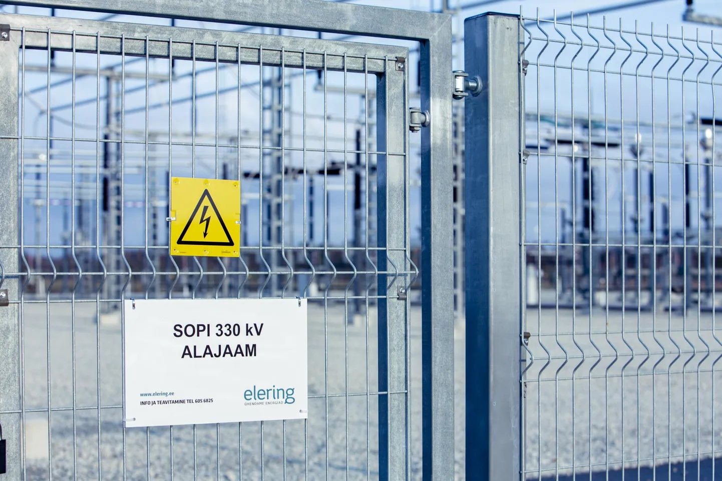 Tootsi Suursoos on valmis 330kilovatine alajaam, mis on piisavalt võimas, et mahutada elektrienergia nii Tootsi ja Sopi tuulepargist kui vajadusel ka lähedal asuvatest päikeseparkidest.