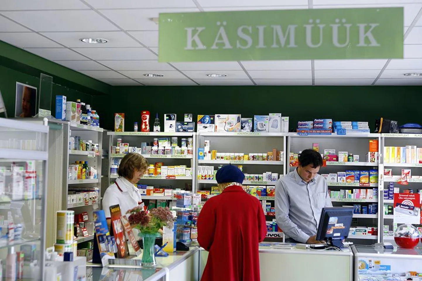 Viljandimaa rohupoodides jagub teenindajatel iga inimese tarvis piisavalt aega. Rohkem rahvast on näha üksnes pensionipäeviti.