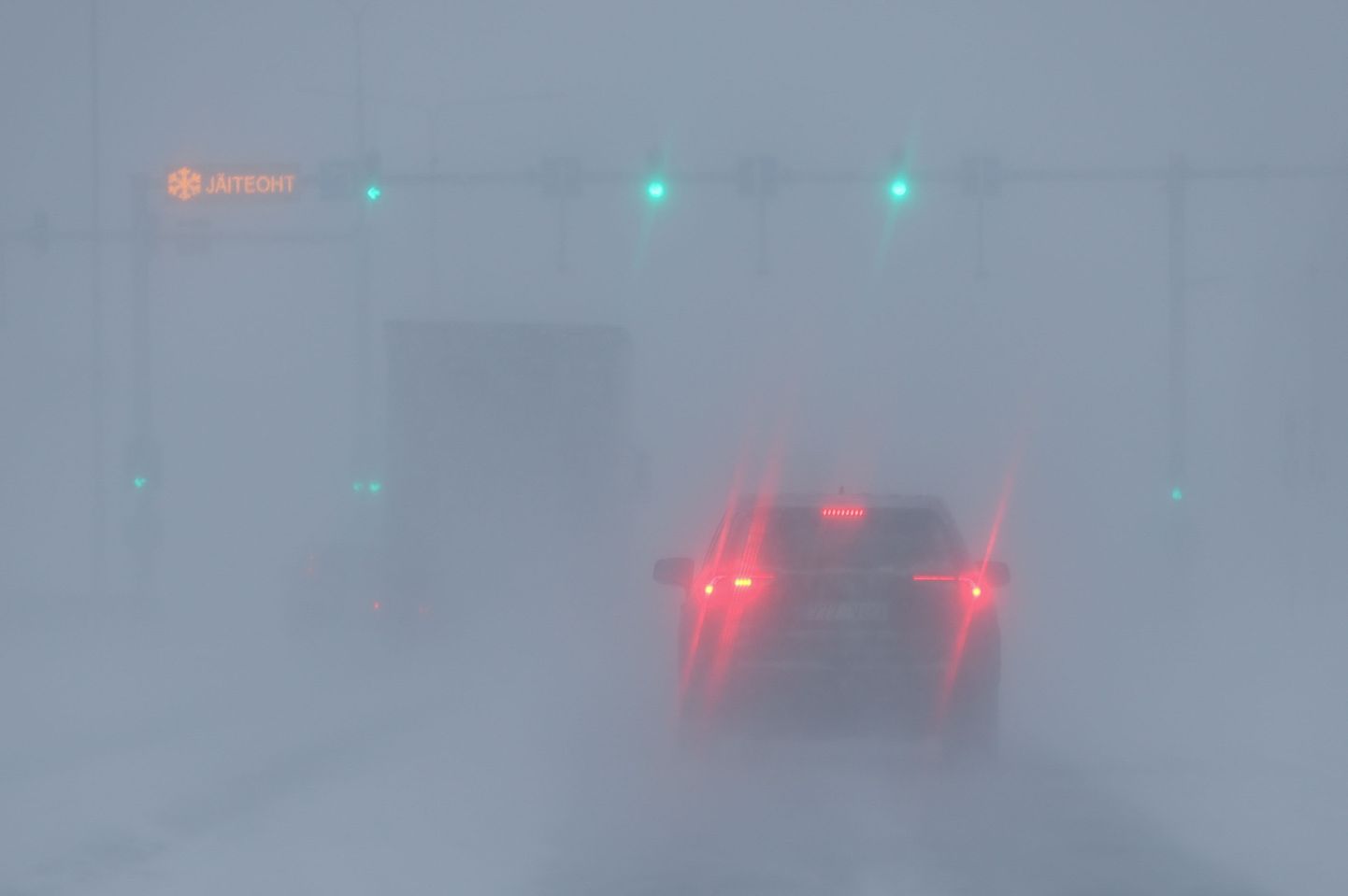 Olukord Tallinna liikluses lumetormi ajal.