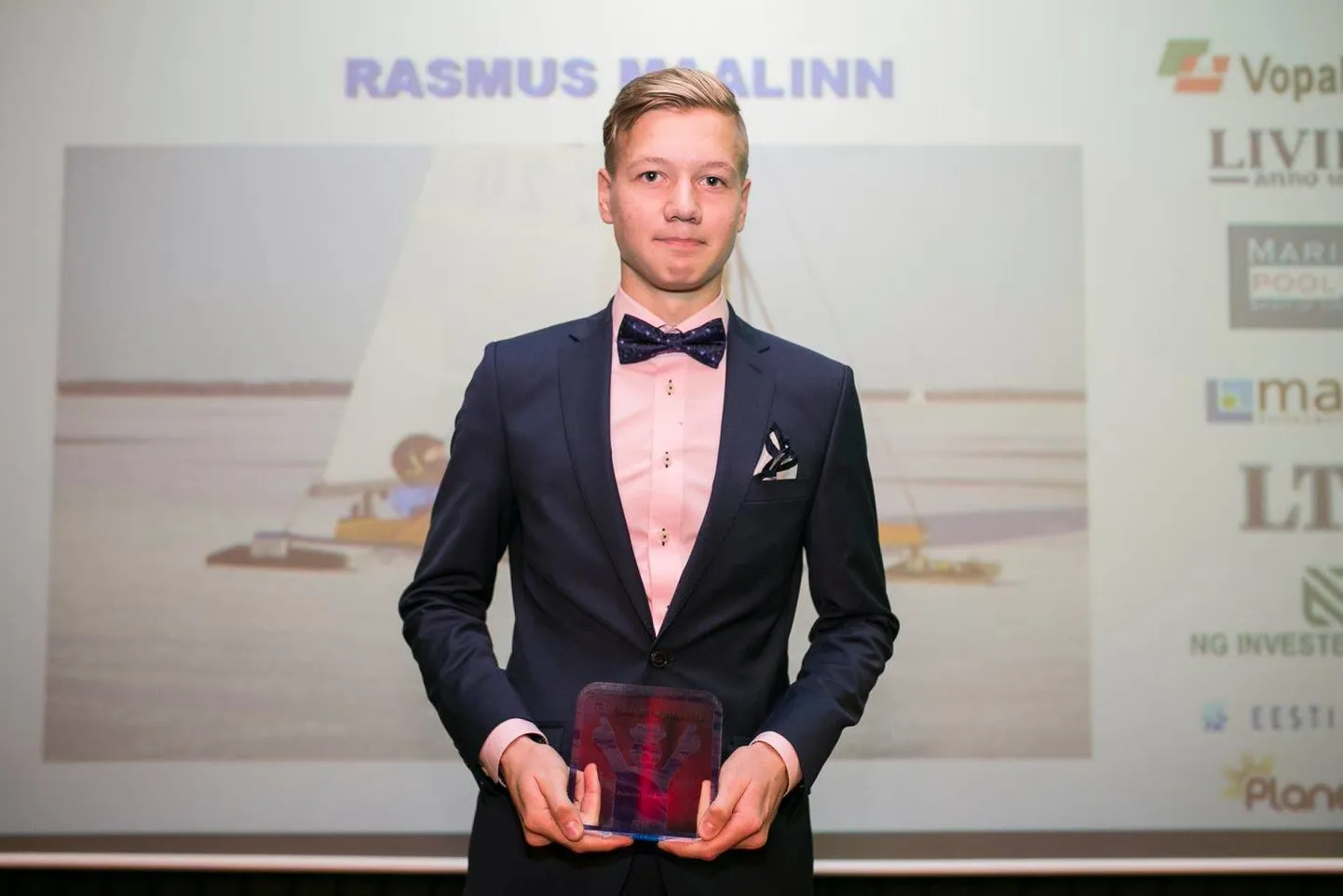 Pärnu jahtklubi treenerite kasvandik Rasmus Maalinn pälvis aasta parima jääpurjetaja tiitli.