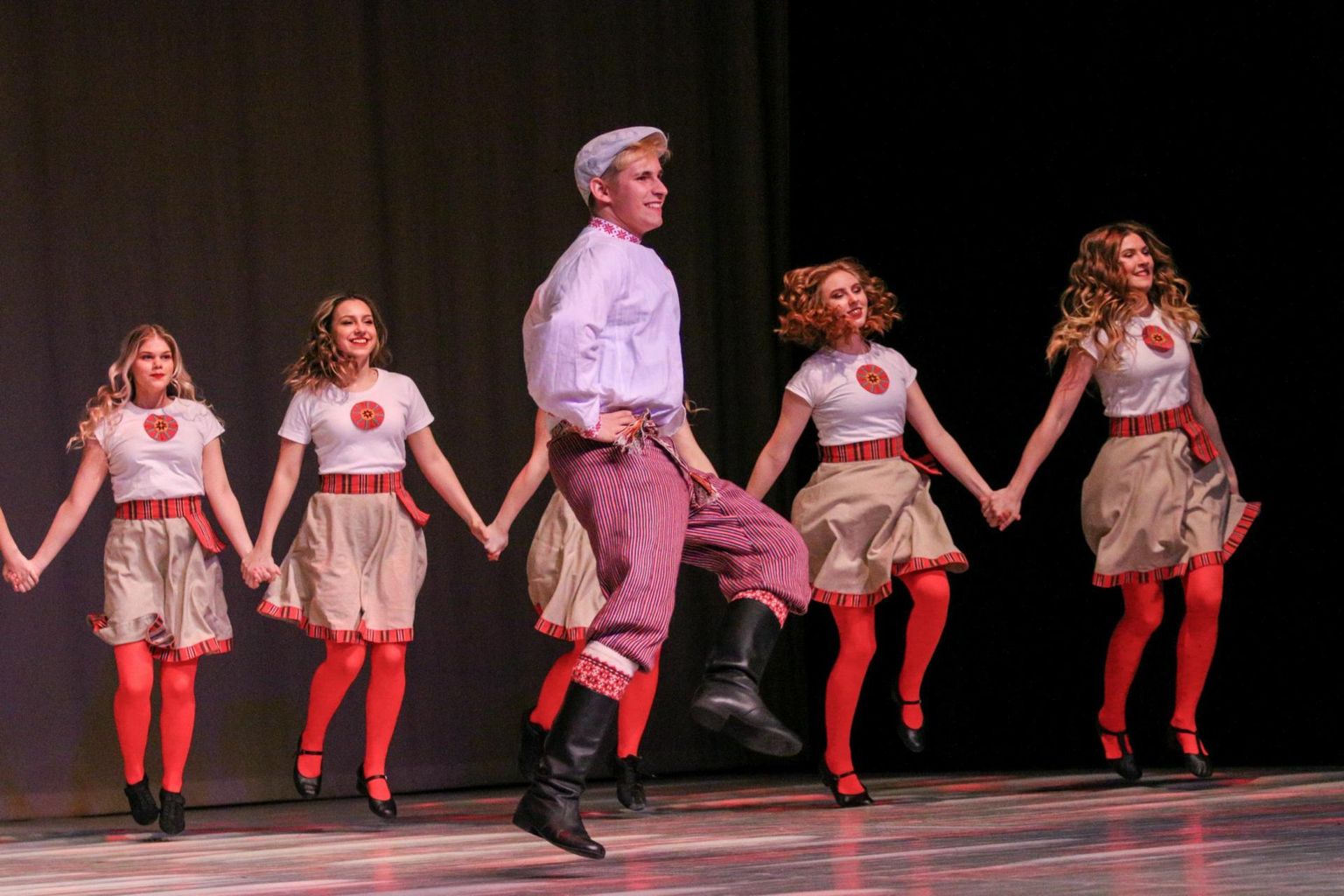 Koolitants toob tantsijad Rakvere teatrisse kokku.