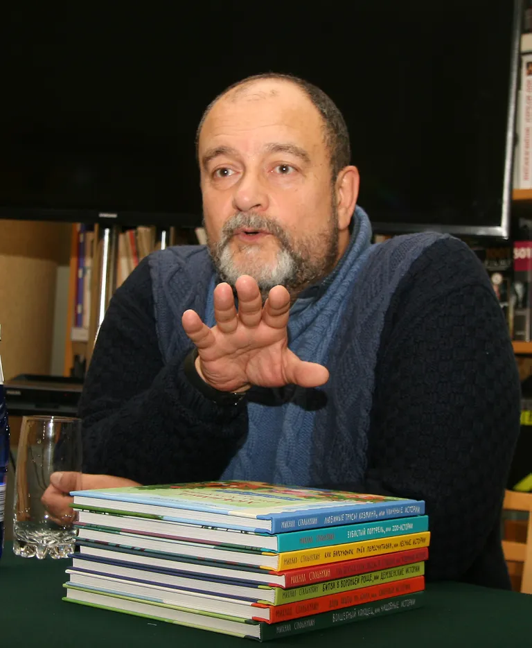 Михаил Стальнухин на представлении своих книг в Йыхвиской центральной библиотеке в конце 2019 года.