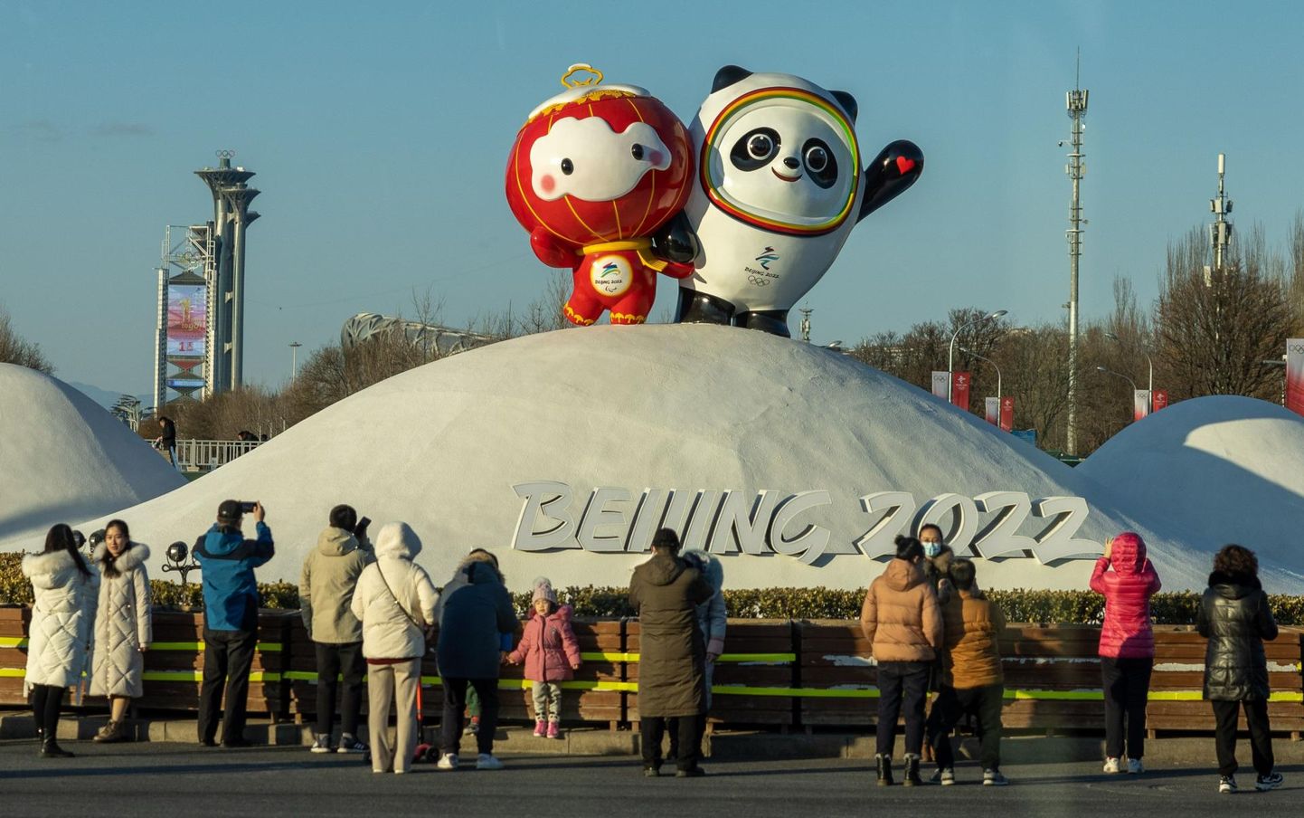 Pekingi 2022. aasta taliolümpia maskott Bing Dwen Dwen (paremal) ja paraolümpia maskott Shuey Rhon Rhon.