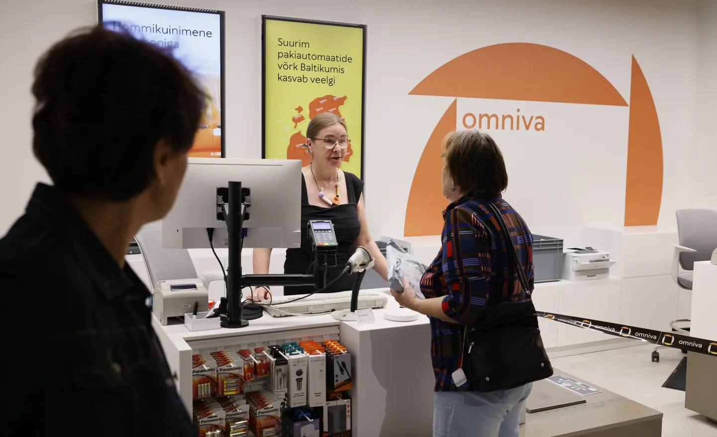 Sillamäe postkontor on üheksas uue kontseptsiooniga postkontor, mis on avatud alates möödunud aasta detsembrist. Lähiaastatel uuendatakse kõik Omniva postkontorid.