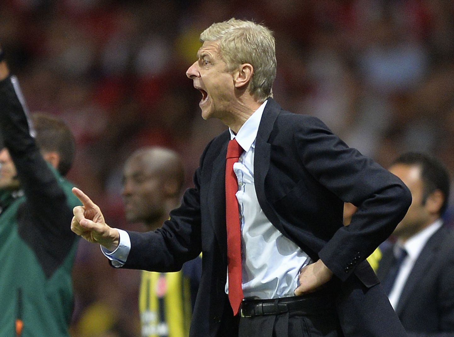 Londoni Arsenali peatreener Arsene Wenger loodab enne üleminekuakna sulgumist meeskonda täiendada.