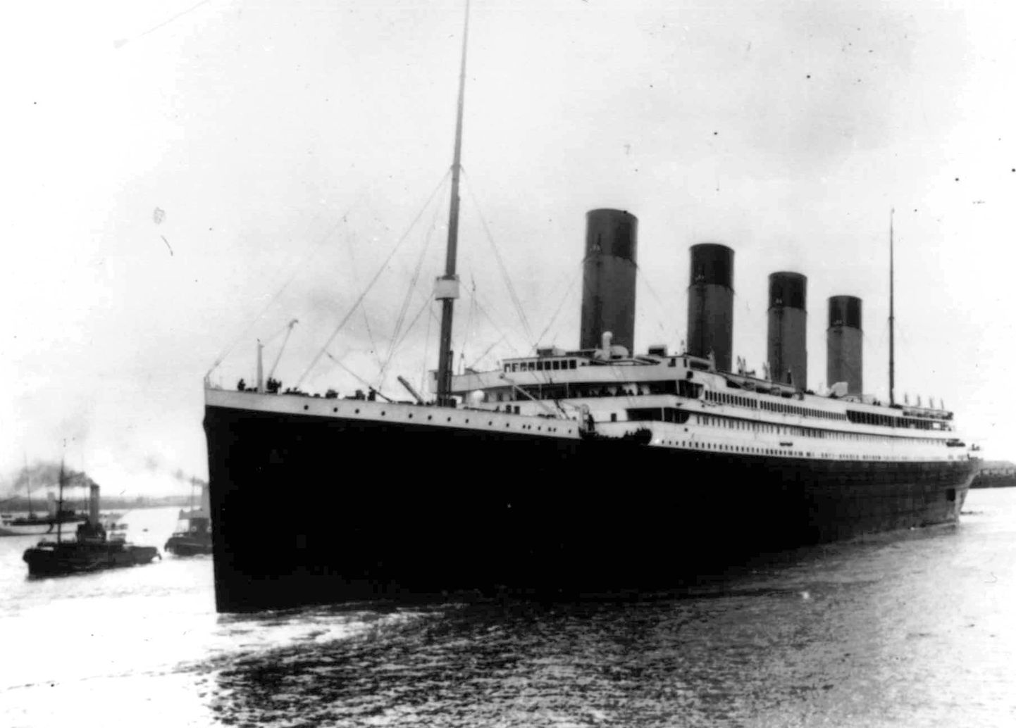 Titanic 10. aprillil 1912. aastal Southamptonist lahkumas