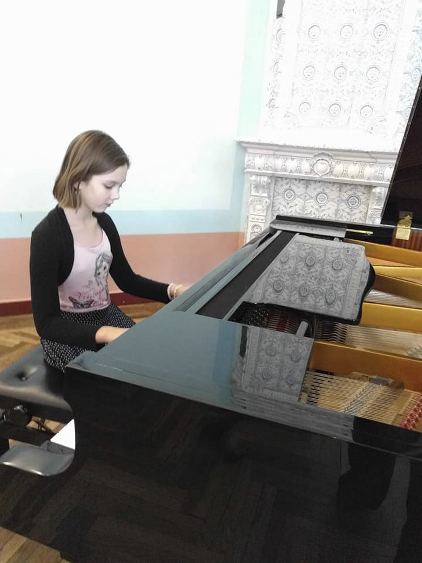 Leegi Brigitte Kaisil valmisid esimesed klaveripalad juba esimeses klassis.