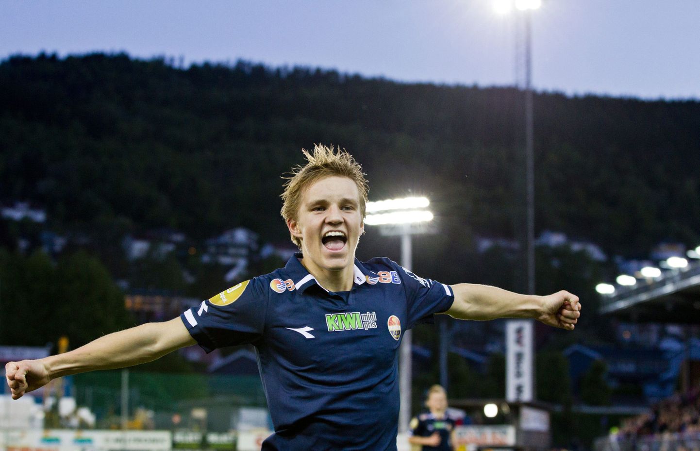 Мартин Эдегор в матче чемпионата Норвегии.