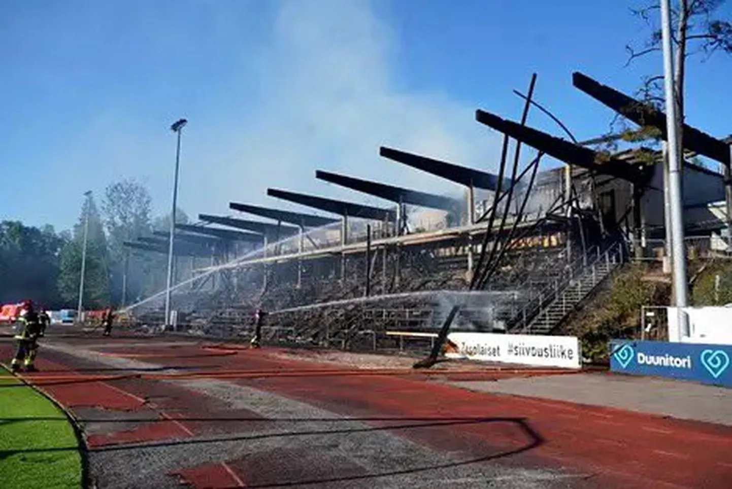 Пожар нанес стадиону огромный ущерб.