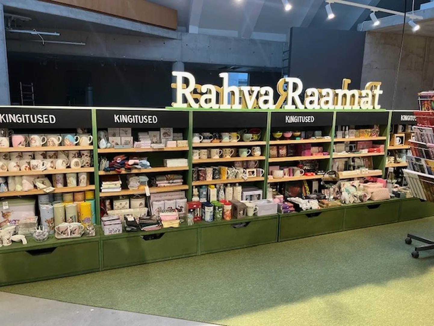 Uuenenud Rahva Raamatu kauplus Kuressaares