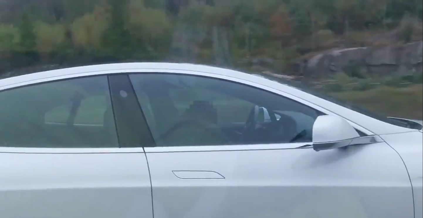 Norras jäi purjus juht Tesla roolis magama
