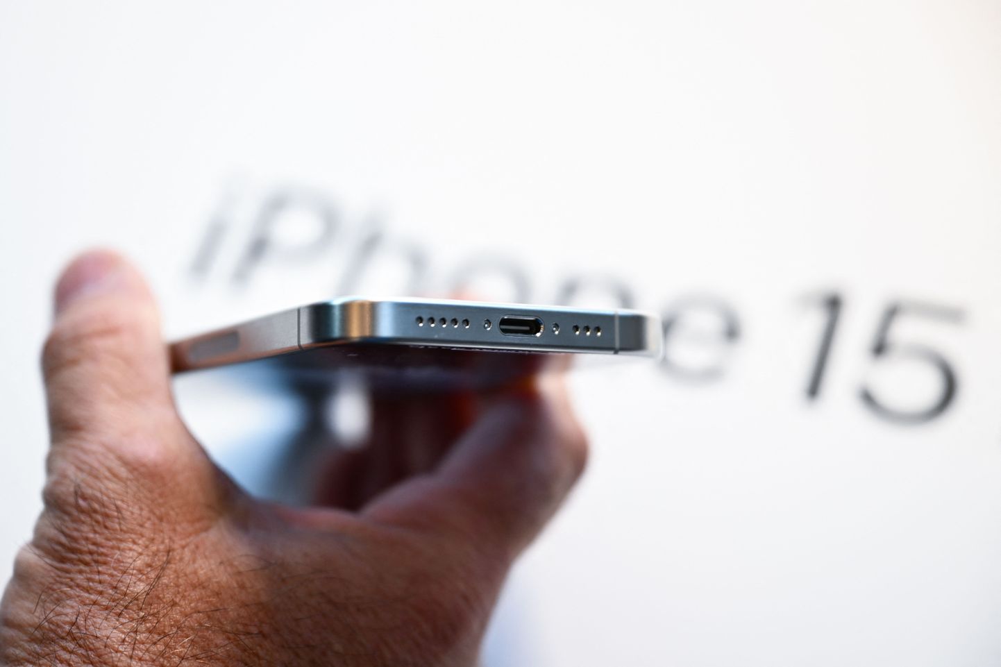 "iPhone 15" ir pirmais "Apple" viedtālrunis ar "USB-C" tipa lādētāju,
