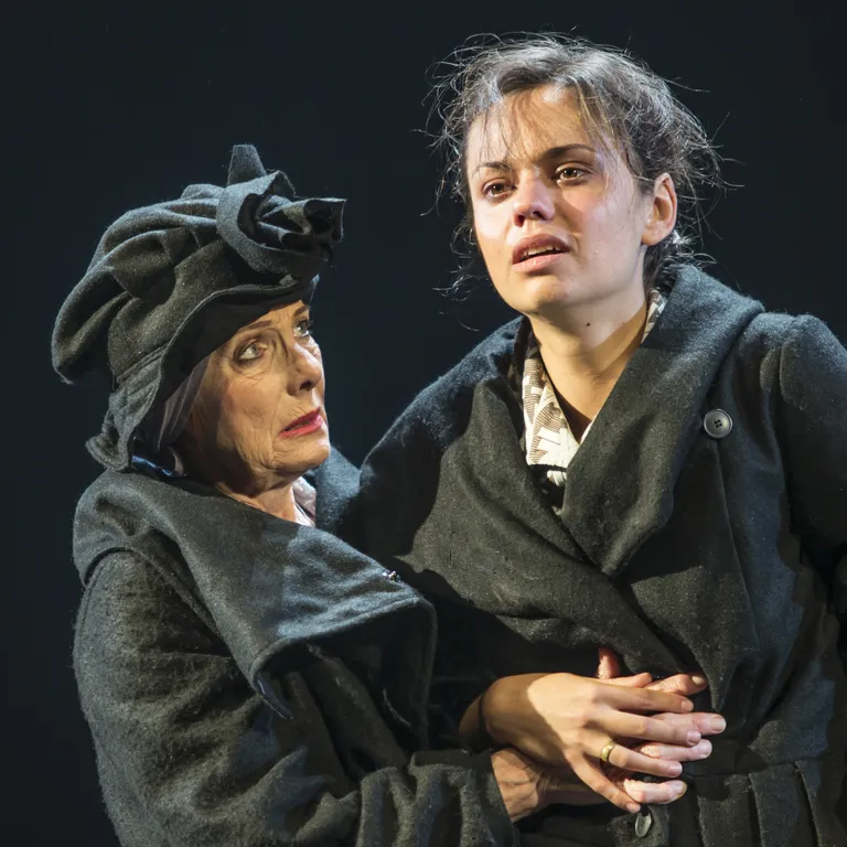 Kopā ar Dārtu Daneviču Aleksandra Morfova iestudējumā “Finita la commedia”. Nikolaja Erdmana dramaturģija. 2012. gads.