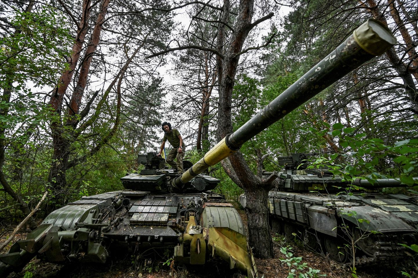 Ukraina tankid rinde läheduses Donetskis.