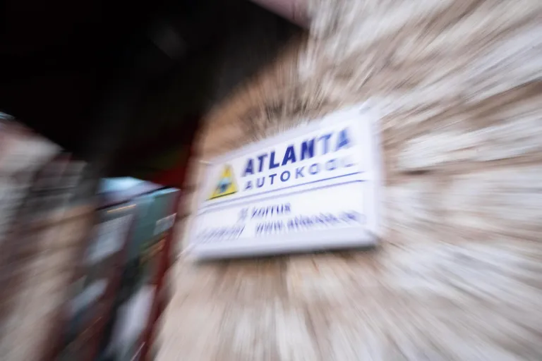 У многих учениц автошколы Atlanta были проблемы с инструкторами по вождению.