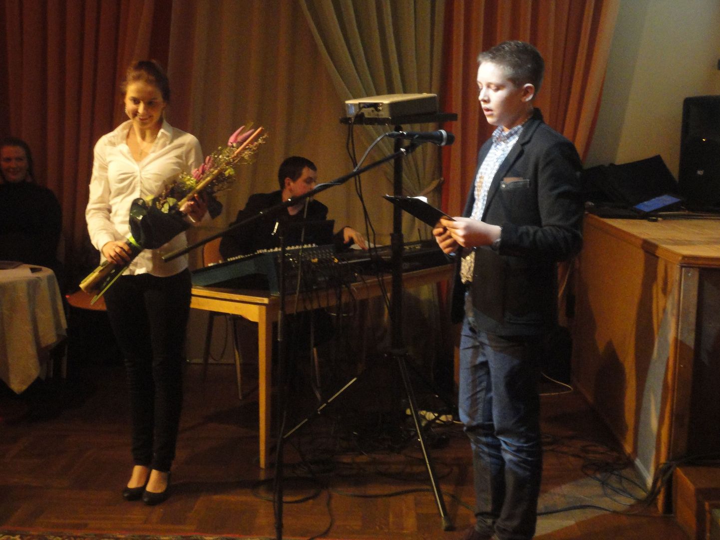Muusikaõpetaja Aino Linnase 70. juubelisünnipäeva tähistamine Koeru kultuurimajas.