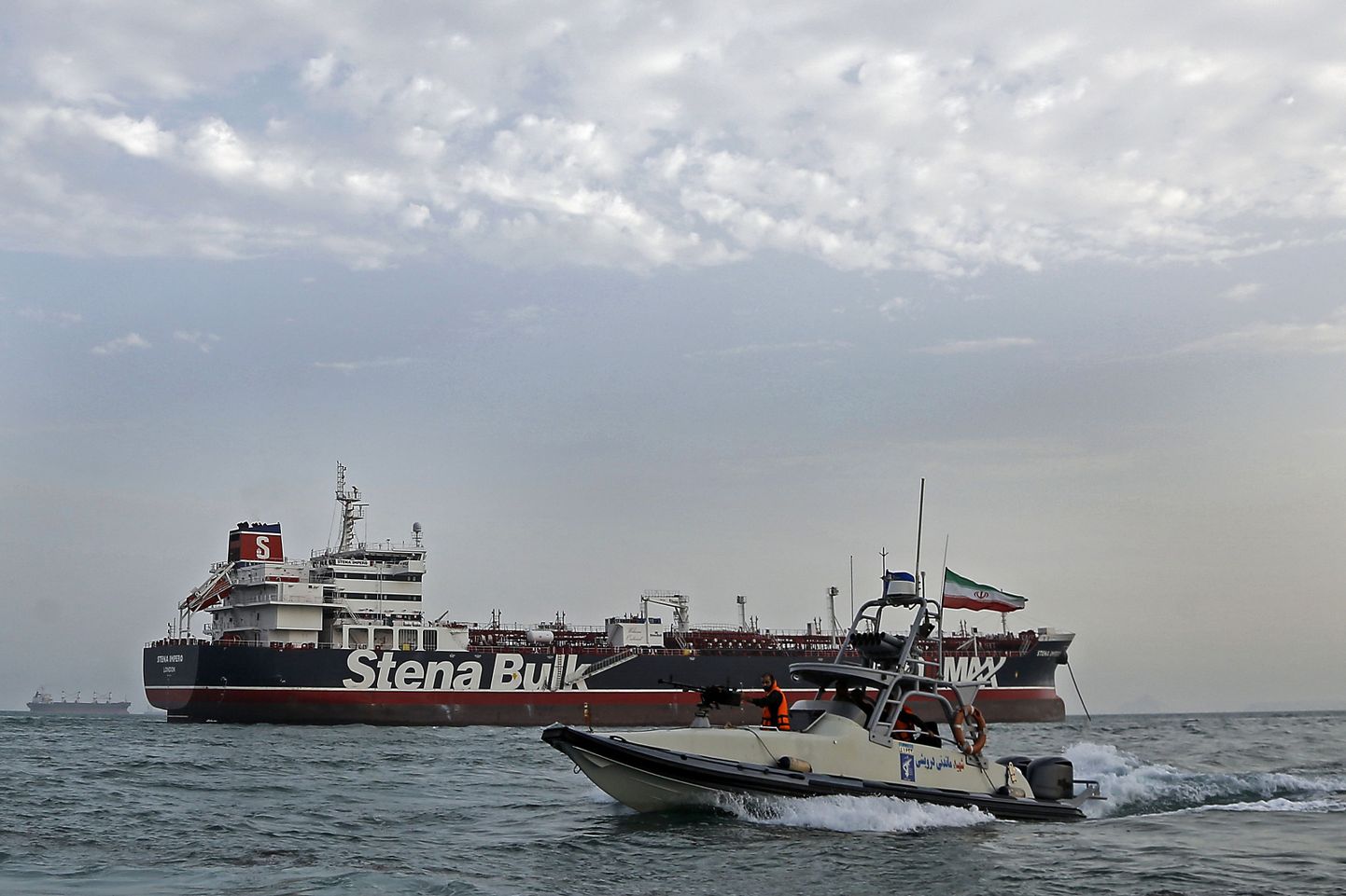 Iraani vägede patrull ning Briti lipuga tanker Stena Impero 21. juulil 2019 Bandar Abbasi sadama lähistel.