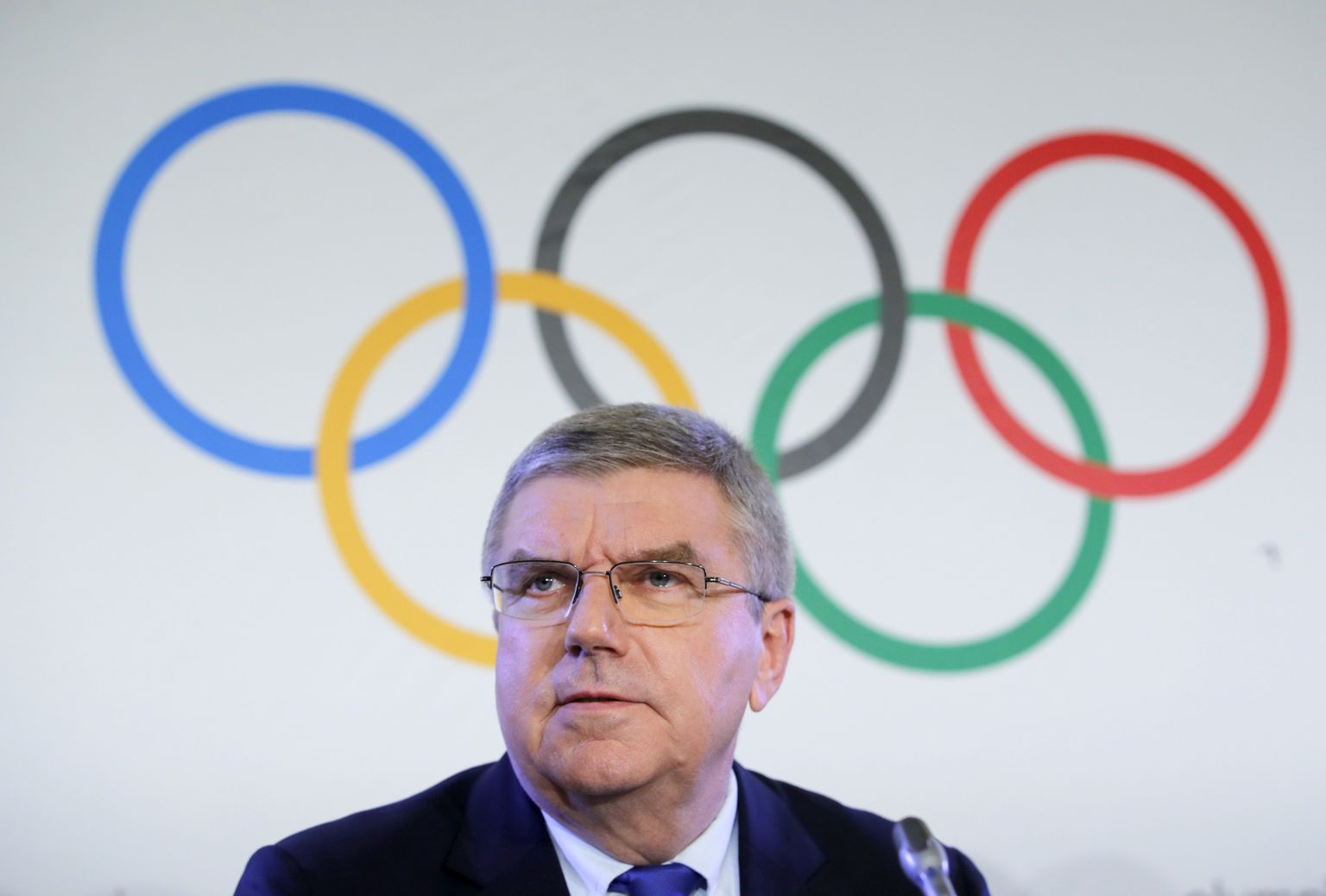 ROKi president Thomas Bach Venemaa Olümpiakomitee liikmelisuse peatamisest teatanud pressikonverentsil.