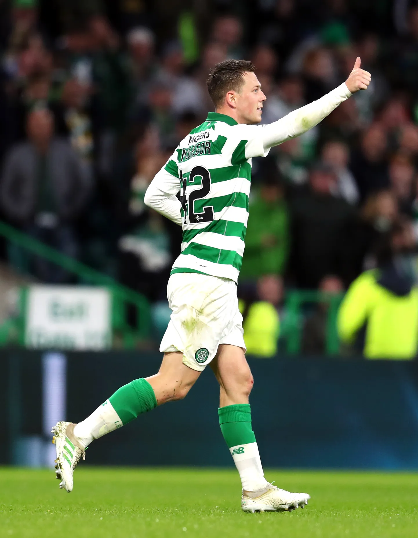 Celticu mängija Callum McGregor võiduväravat tähistamas.