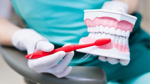 Igemeravi spetsialist annab nõu: mida teha kui biokile hävitab hambaid?