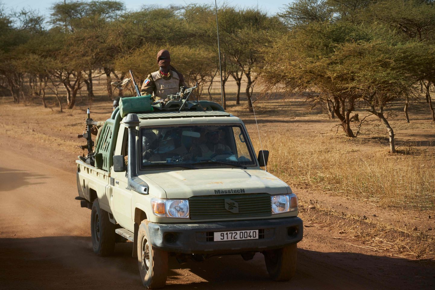 Burkina Faso sõjaväepatrulli sõiduk maapiirkonnas.