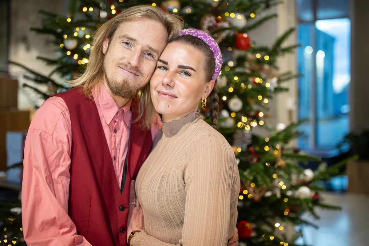 Nagu tuvikesed. Toomas lubab naisel olla just nii kreisi ja tundeline, nagu ta on. Võtab vastutuse ja jääb armastavalt kohale, ning sellest sünnib ime.