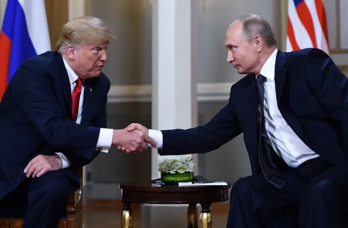 раком прикрыла пизду рукой Политологи о рисках для стран Балтии от встречи Трампа и Путина