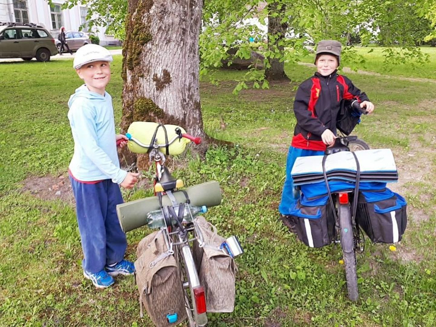 Väikesed roheliste rattaretkel ”Kuidas elad, Kõrvemaa?” osalejad Võrumaalt.