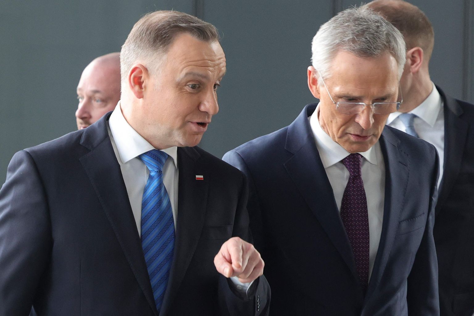 NATO allika andmetel on Poola president Andrzej Duda (vasakul) vestelnud juhtumist alliansi juhi Jens Stoltenbergiga