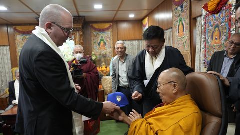 ELU25 ⟩ Juku-Kalle Raid: Dalai-laama 89. sünnipäeva puhul külastab Elu25 tema residentsi Dharamshalas. Tee retk kaasa!