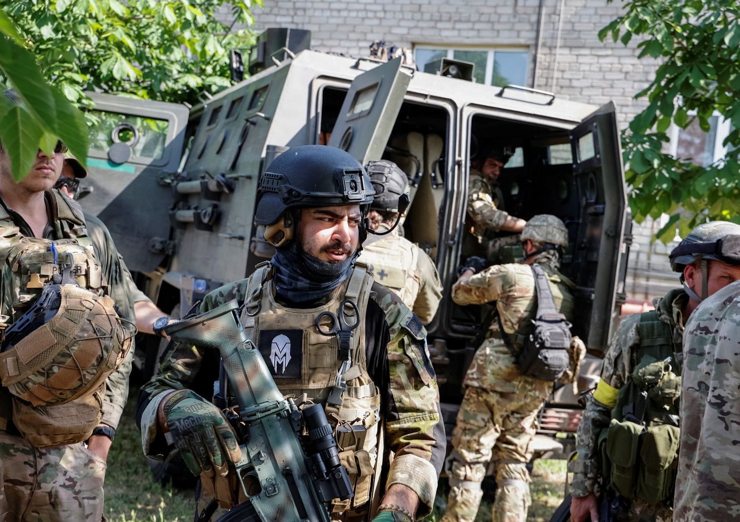 Ukraina relvajõude abistavad välismaalastest vabatahtlikud.