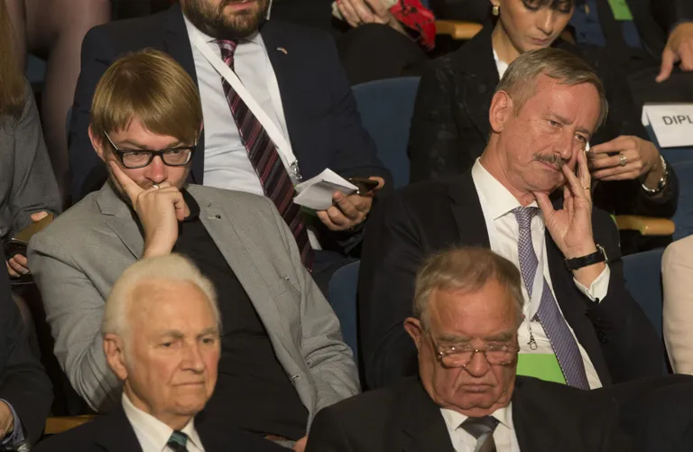 Presidendivalimised valimiskogus. Siim Kallas (paremal). Foto: Liis Treimann