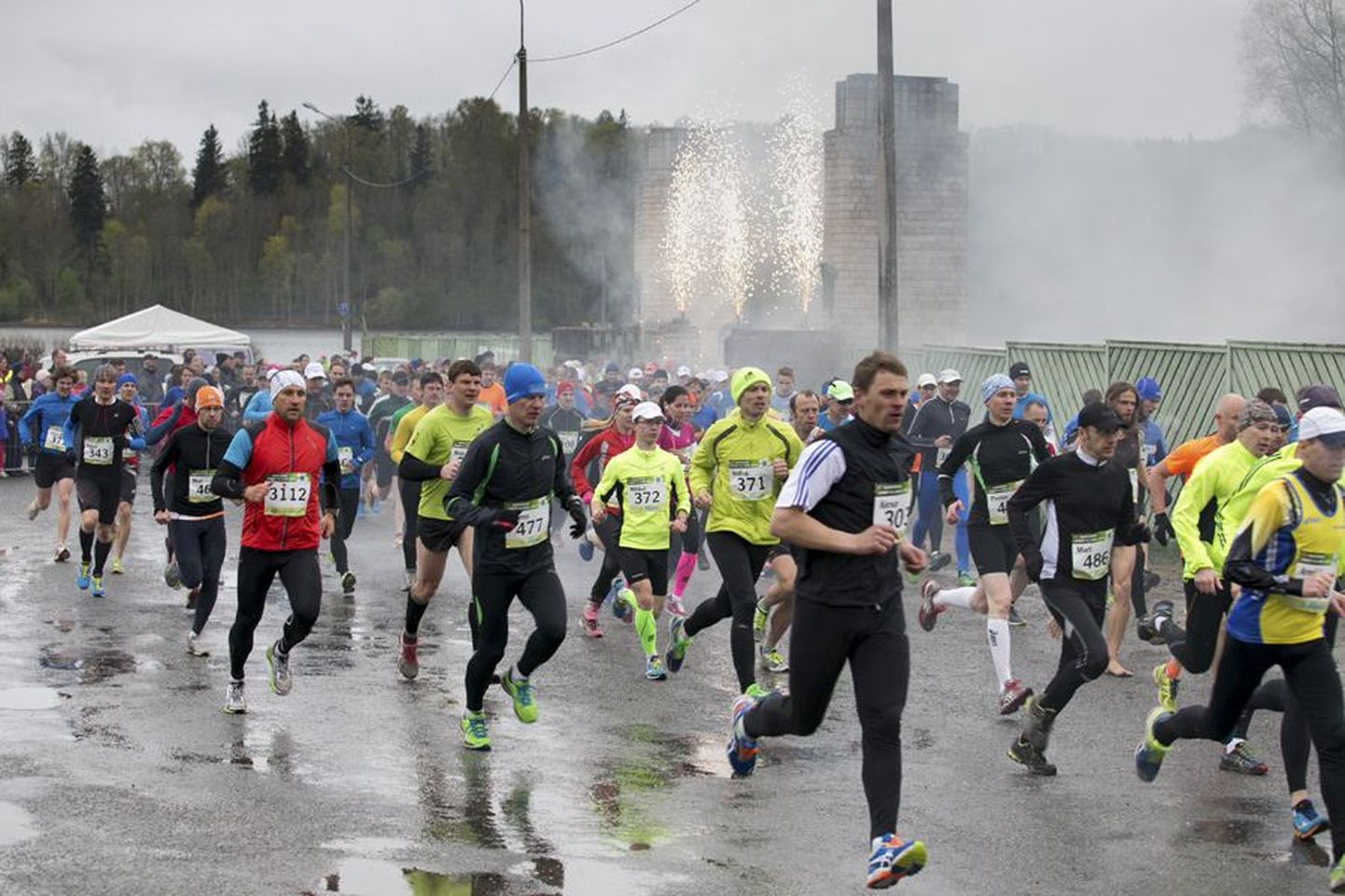 Ümber Viljandi järve jooks leiab tänavu aset juba 86. korda. 1. mail peetavale rahvaspordipeole on oodata ligemale 4000 osalejat, nende seas mullust võitjat Roman Fostit ja mullust kiireimat naist Jekaterina Patjukki.