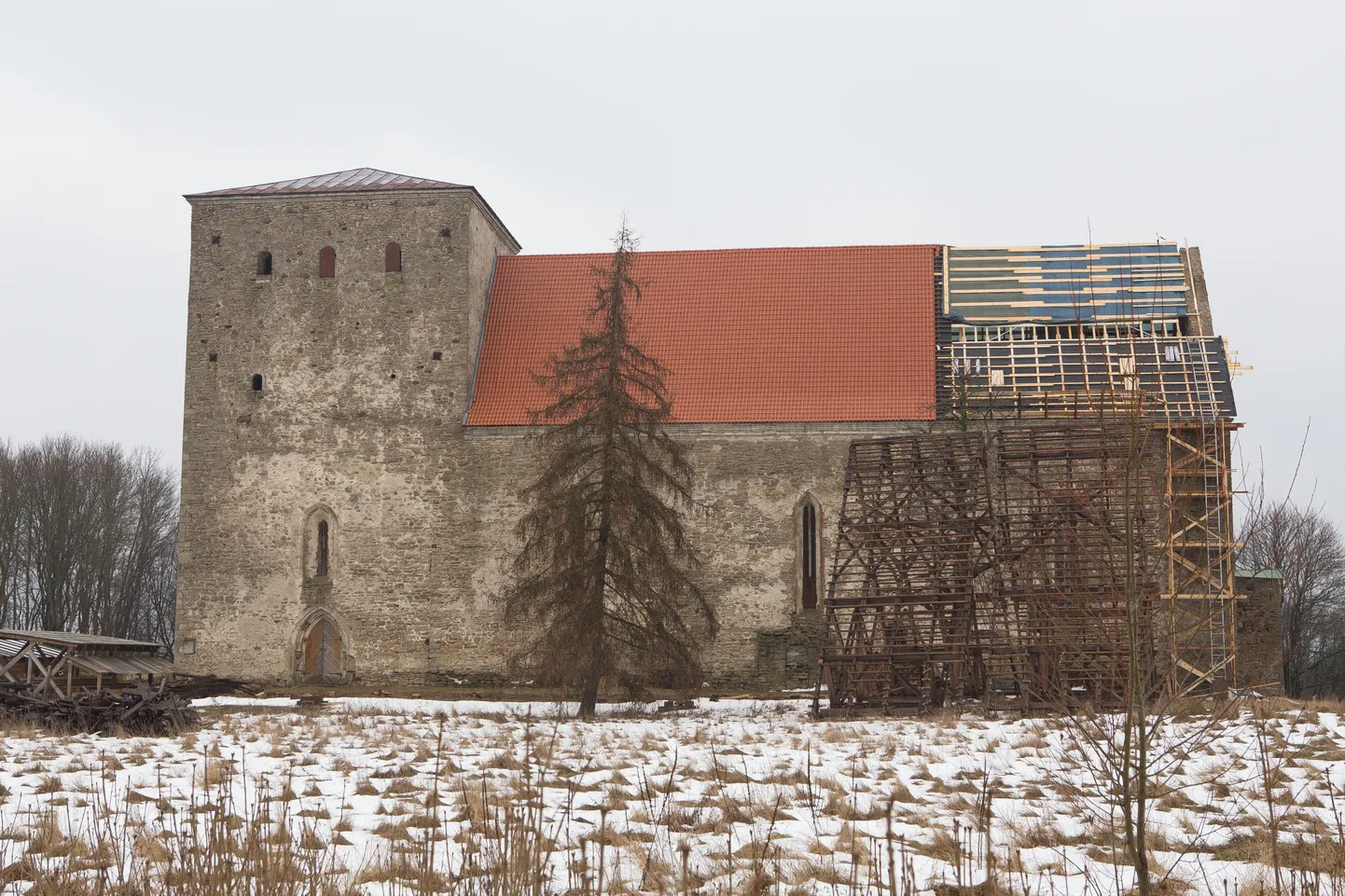 Pöide kirik 2014. aastal.