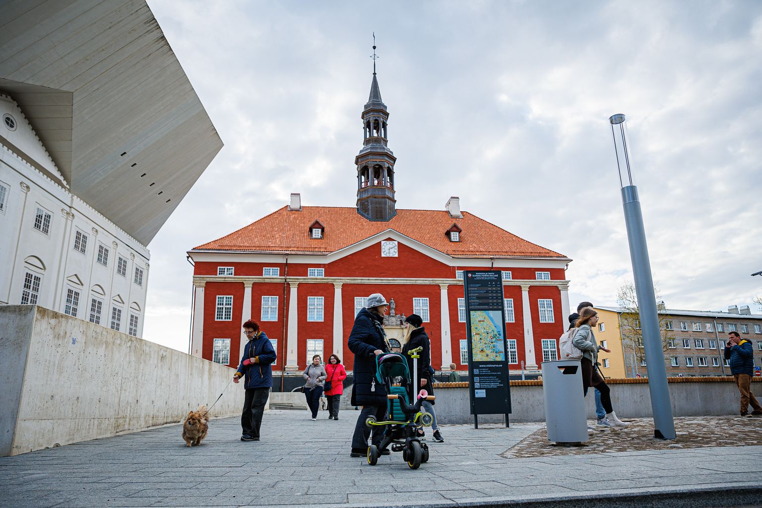 Narva linna päevade ürituste keskpunkt asub sel aastal äsja renoveeritud raekoja esisel platsil.