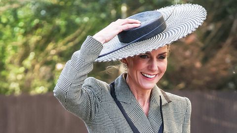 MĀCIES STILU ⟩ Velsas princeses britiskā elegance