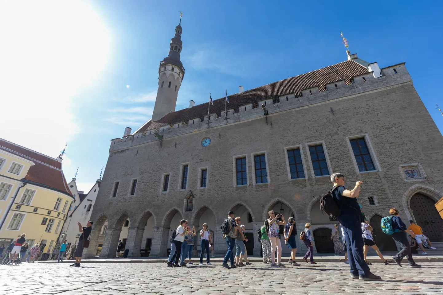 Turistid Tallinna vanalinnas.