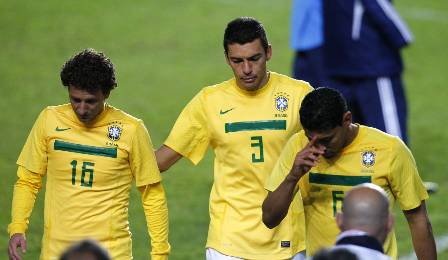 Разочарованные игроки сборной Бразилии