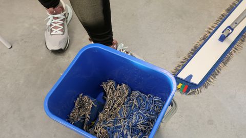 Vocos võistlevad noored puhastusteenindajad