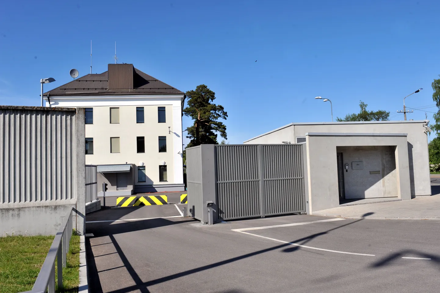 Teabeameti maja Rahumäel.
