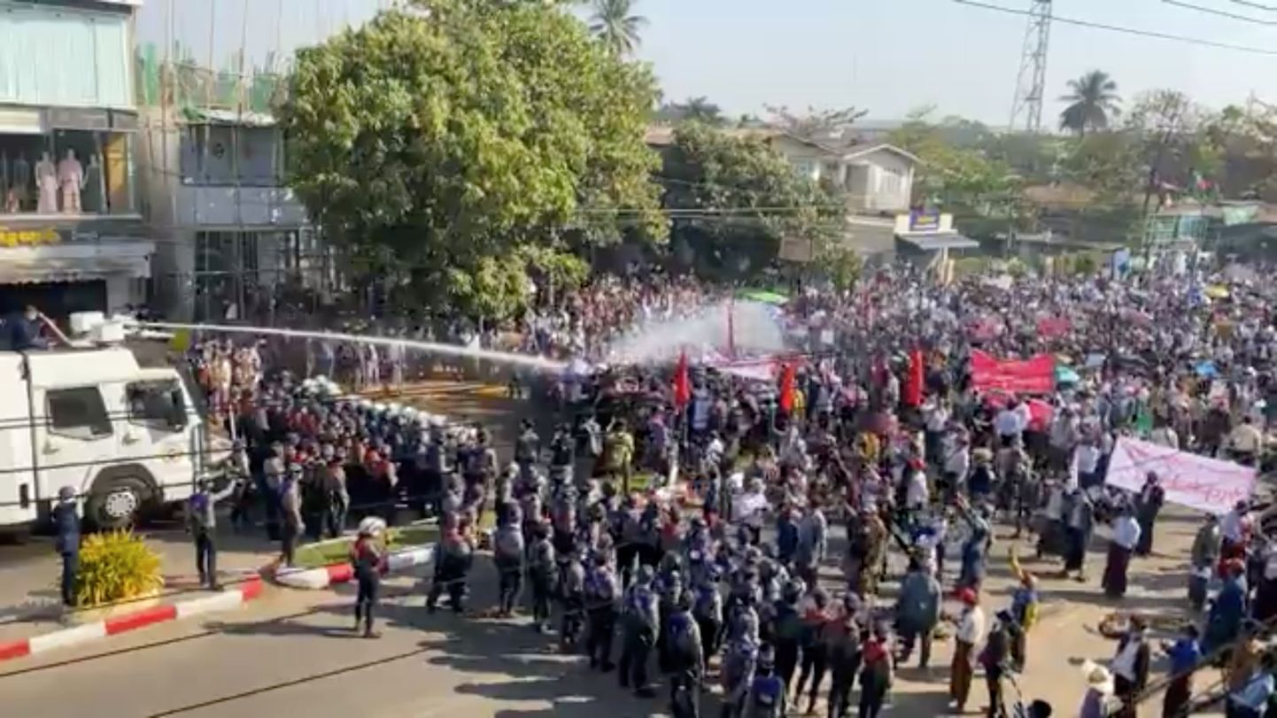 Sõjaväelise riigipöörde vastane meeleavaldus Myanmaris Bago linnas.