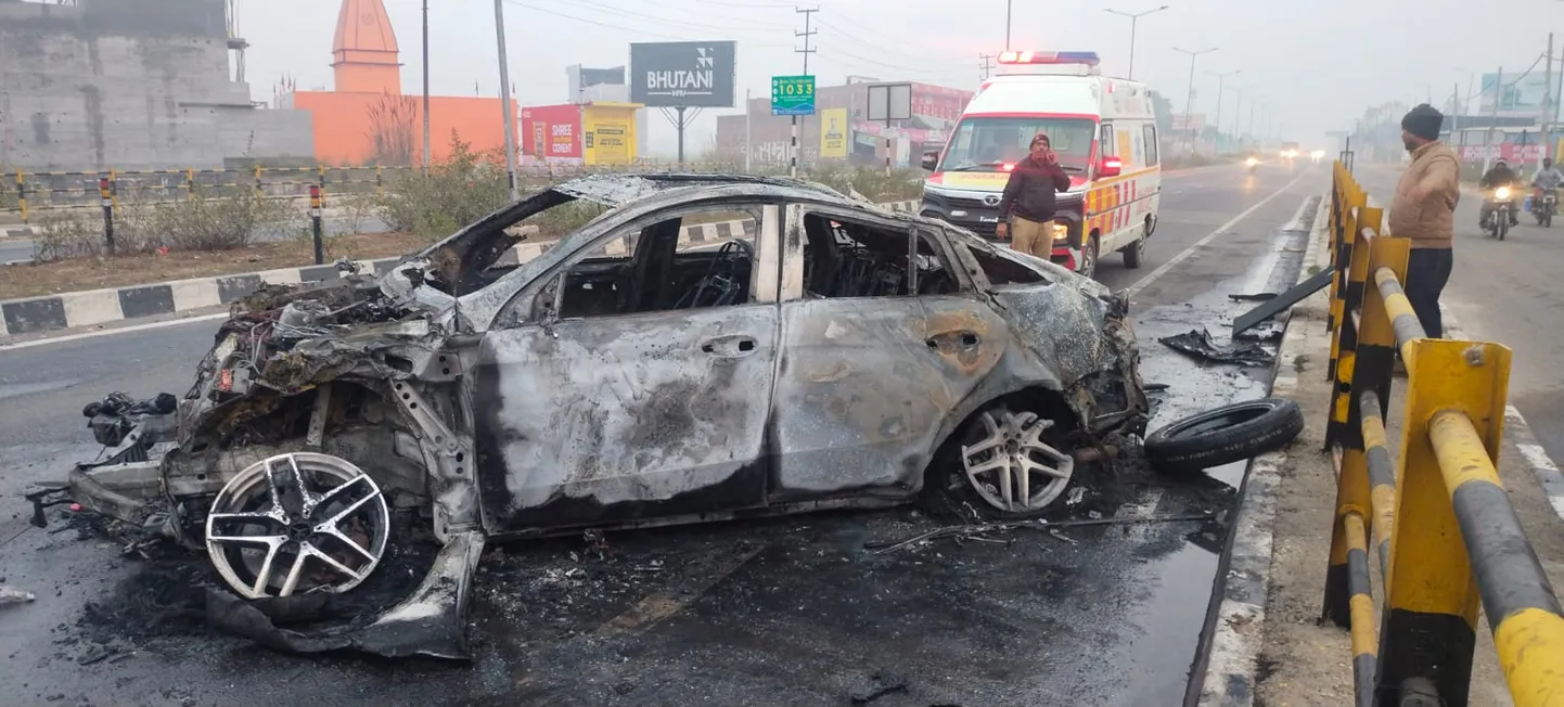 Rishabh Panti auto pärast tuleroaks langemist.