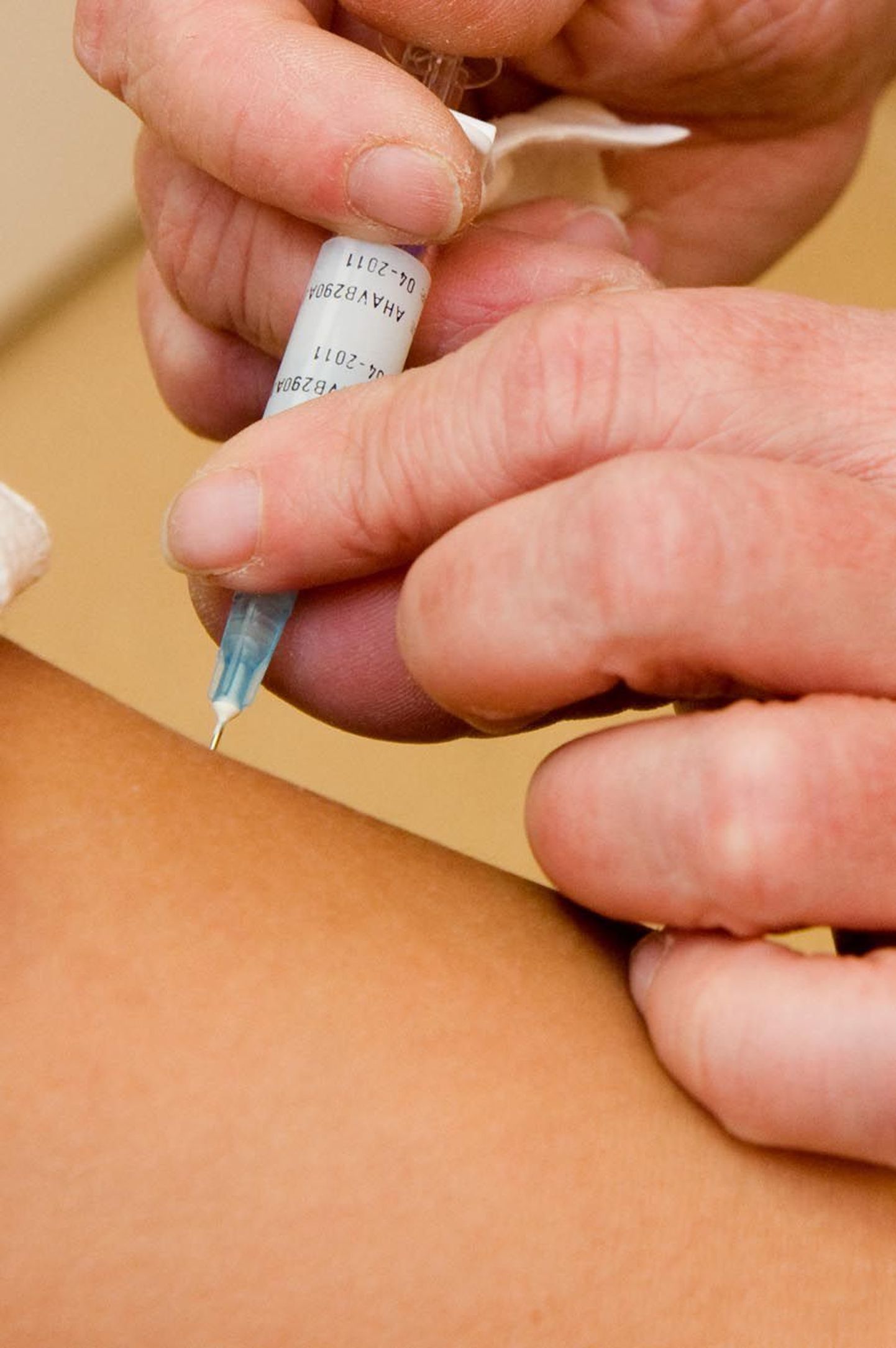 Пожилые люди и дети могут пережить негативные эффекты вакцин.