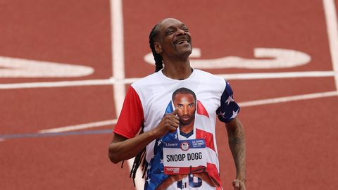 USA räppar Snoop Dogg kannab olümpiatuld
