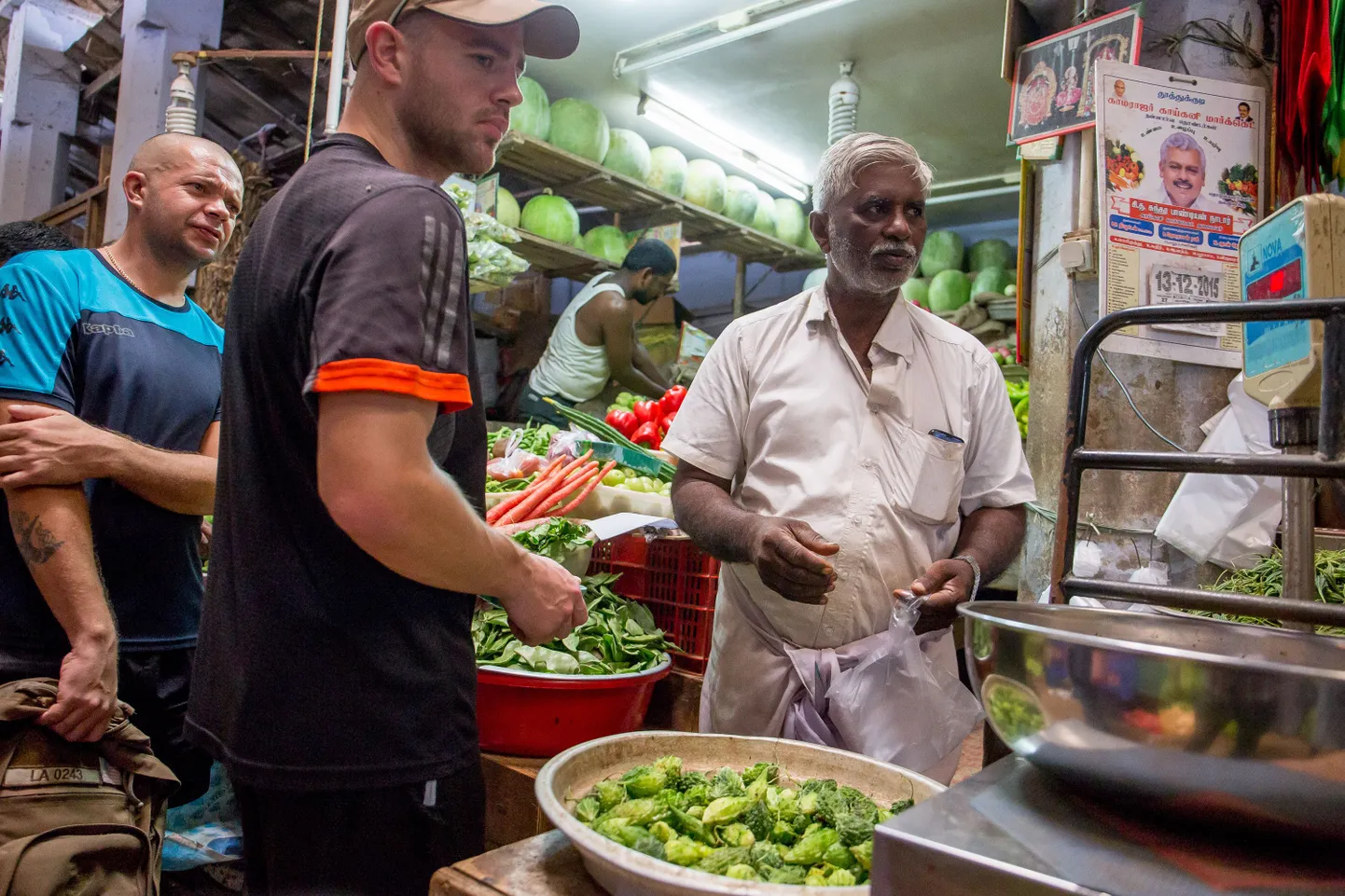 Laevakaitsjad eestlane Lauri Ader (vasakul) ja britt John Armstrong (keksel). India, Tuticorin.