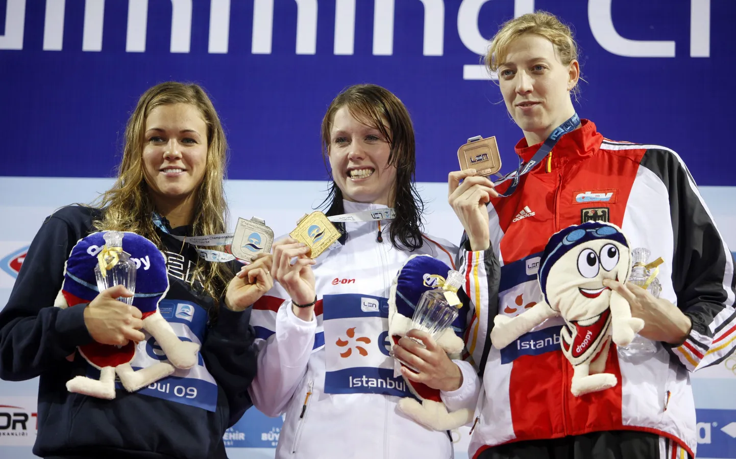 Jane Trepp (vasakul) koos teiste medalivõitjatega.