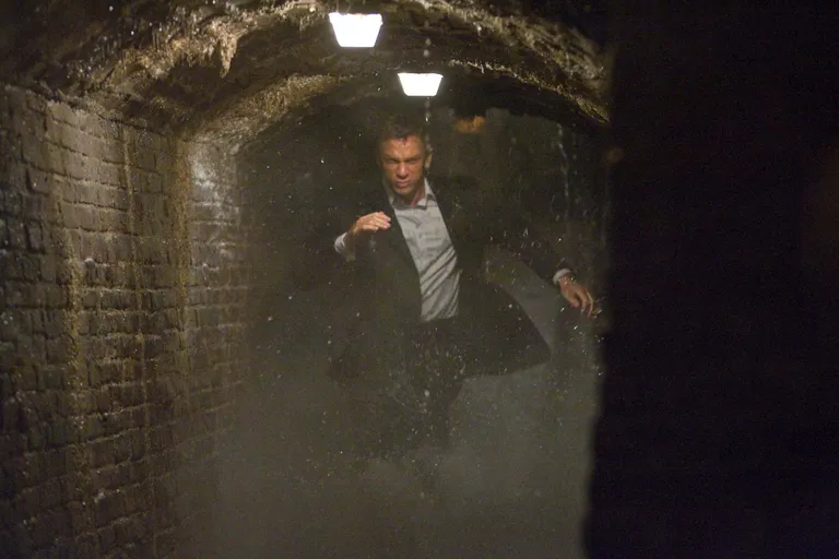 Kaader filmist «Quantum of Solace».Pildil Daniel Craig James Bondina