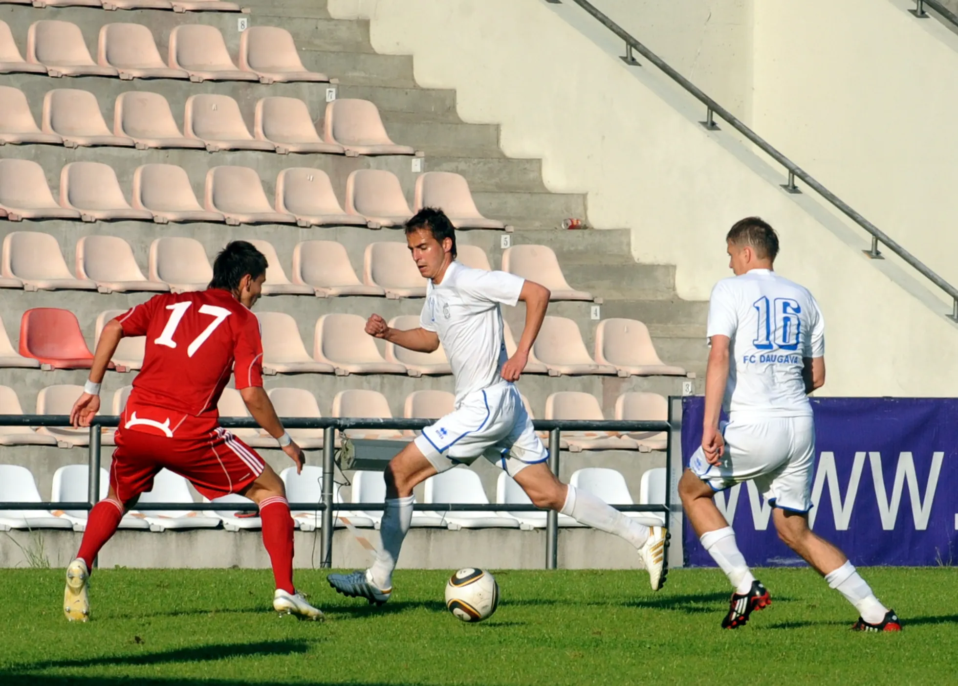 Виталий Максименко (слева) в составе «Сконто» (2010 год)