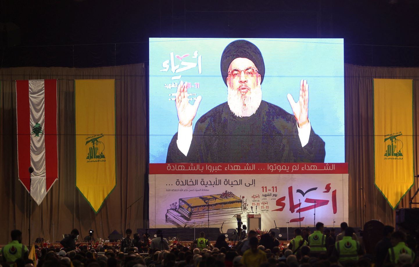 Liibanoni šiiitliku äärmusrühmituse Hezbollah liider Sayyed Hassan Nasrallah esineb oma toetajaile iga-aastasel suurkogunemisel pealinna Beiruti lõunaosas 11. novembril, mil tähistatakse Hezbollah' märtrite päeva.